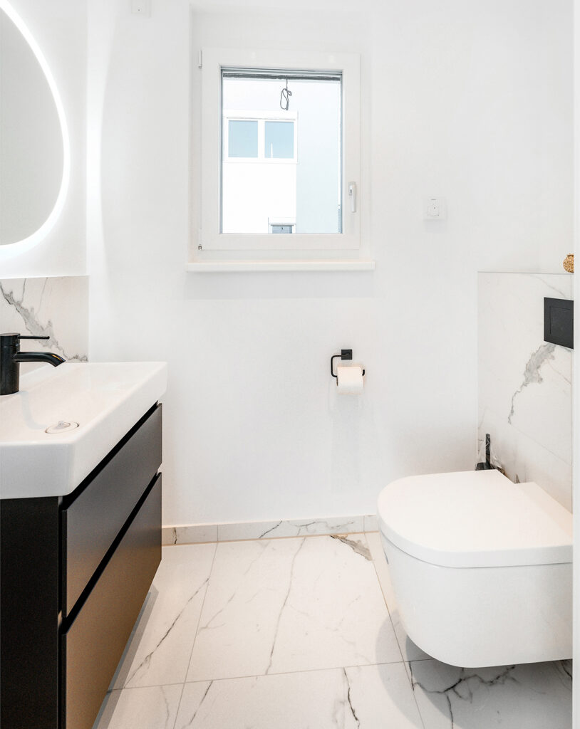 WC mit Gästewaschtisch